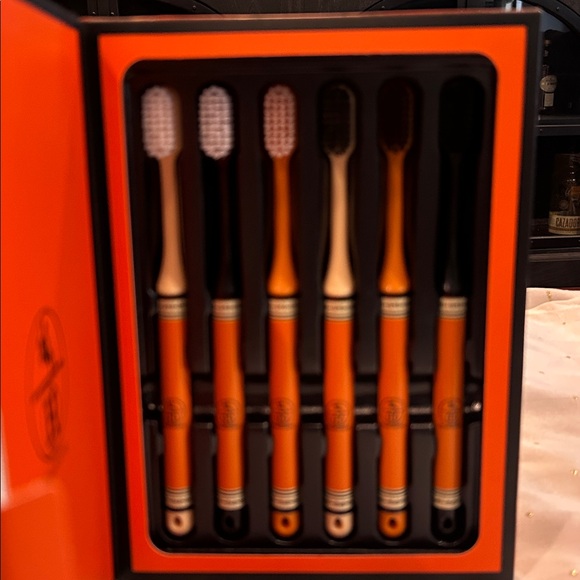 Tooth Brush - Picture 2 of 6